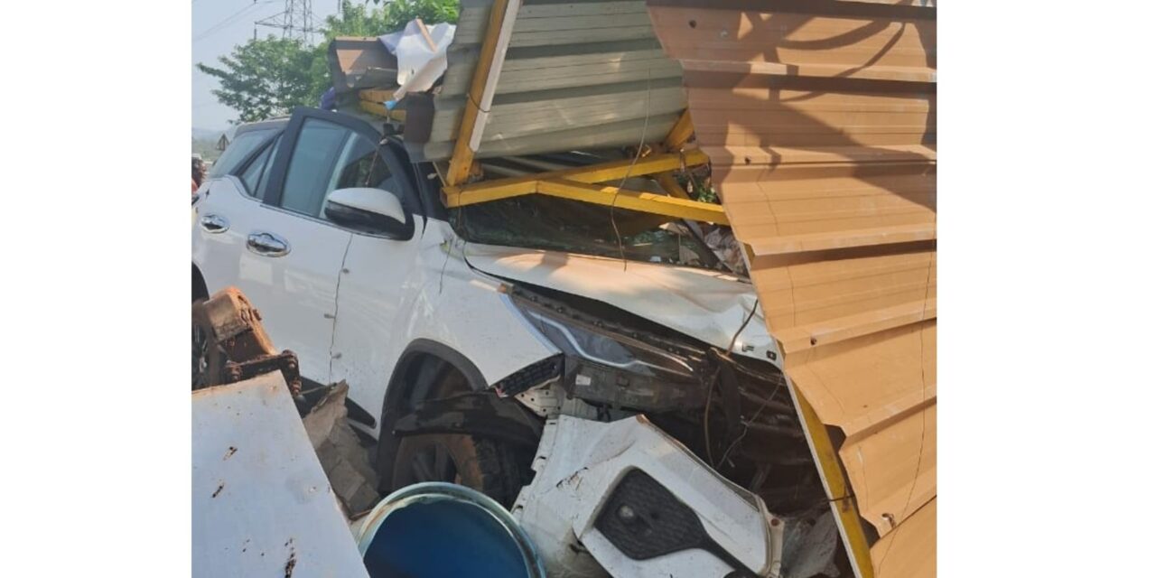 मुंबई-गोवा महामार्गावर भरधाव फॉर्च्यूनर थेट घर, हॉटेलमध्ये घुसली; मोठी दुर्घटना थोडक्यात टळली !