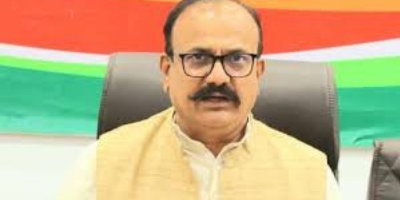 आधी ‘बंच ऑफ थॉट’ व ‘मनुस्मृती’ जाळा मग बोला, हिम्मत असेल तर RRS च्या सरसंघचालकपदी महिला नियुक्त करा : हर्षवर्धन सपकाळ