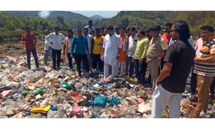 ‘आमची माती आमची माणसं’ संघटनेचे अभिनव आंदोलन सुरू