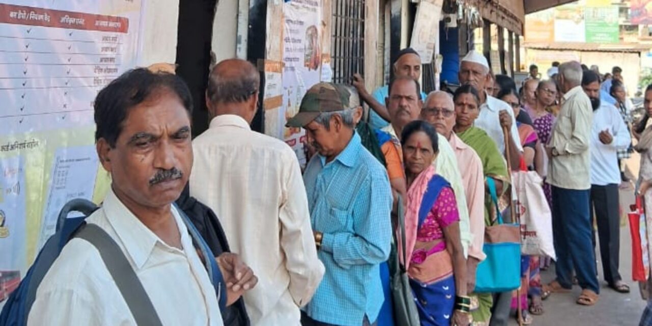 सवलतीच्या पाससाठी रणरणत्या उन्हात चिपळूण आगारात गर्दी