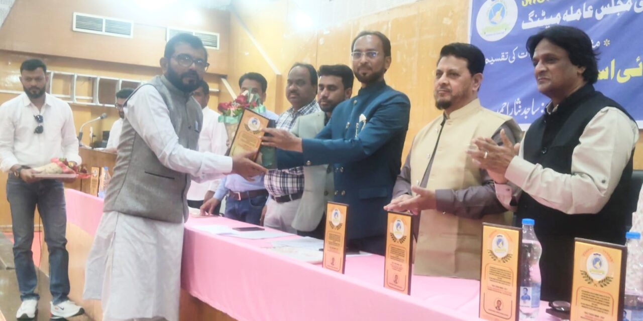 राज्यस्तरीय आदर्श शिक्षक पुरस्काराने शिक्षक नेते जमालुद्दीन बंदरकर यांचा गौरव