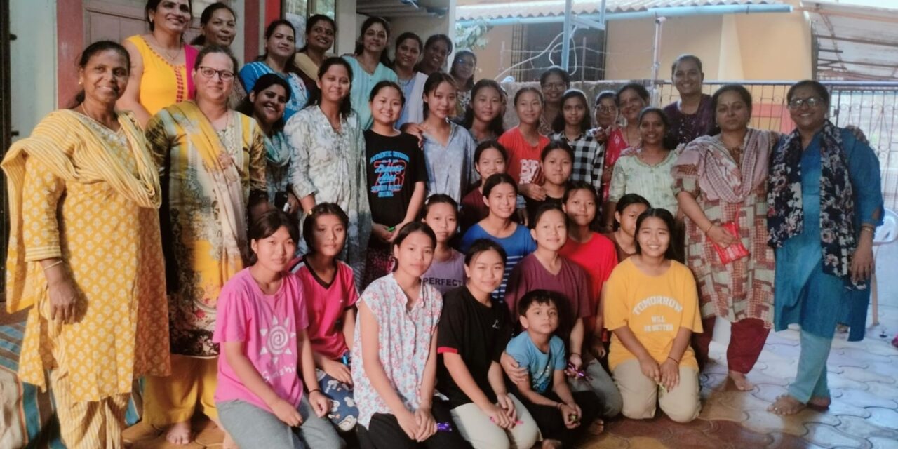 चिपळूणच्या खेंड महालक्ष्मी महिला मंडळाची रेणुका माता विद्यार्थिनी छात्रावासला भेट..