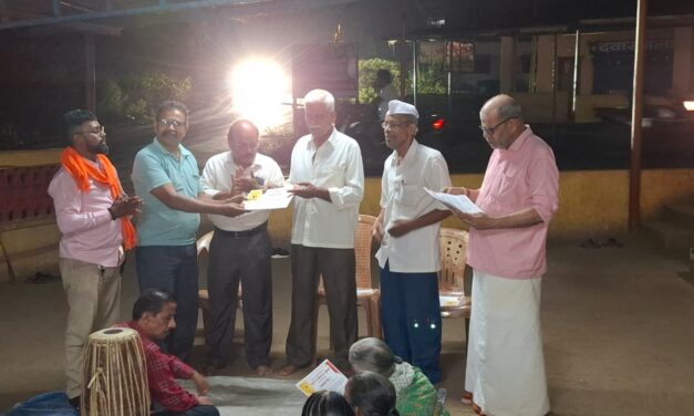 सुकीवलीतील औदुंबर श्रीदेवस्थान येथे भाविक भक्तांना आध्यात्मिक सेवा प्रमाणपपत्रांचे वितरण !