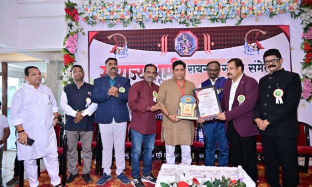 महाराष्ट्र राज्य पत्रकार संघ व आई फाऊंडेशन आयोजित स्वराज्य भूमी रायगड गौरव संमेलनात राज्यातील विविध क्षेत्रातील नामवंतांचा सन्मान