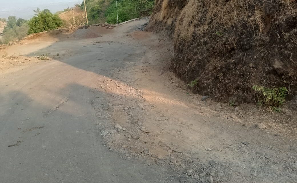 किल्ले रसाळगड रस्ता मृत्युपंथावर — १ मे रोजी आमरण उपोषणाचा इशारा !