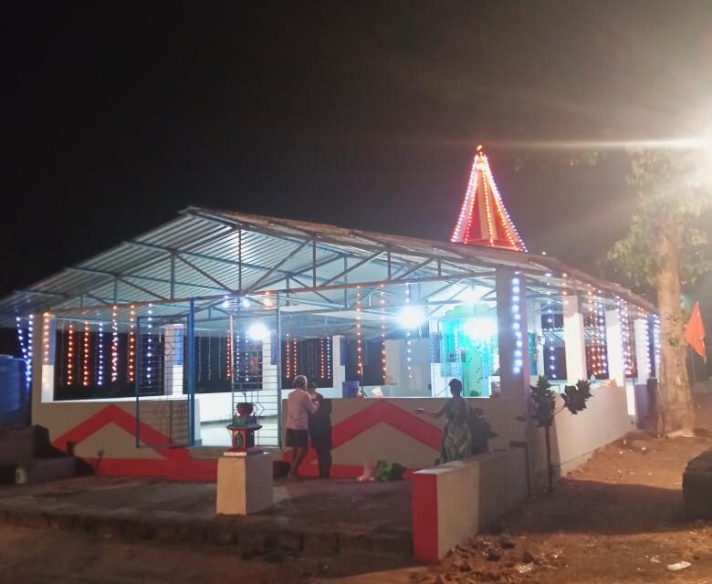 खडपोली येथील श्री चक्रण मंदिर देवस्थानमध्ये शुक्रवारी वर्धापन दिनानिमित्त श्री सत्यनारायण महापूजा