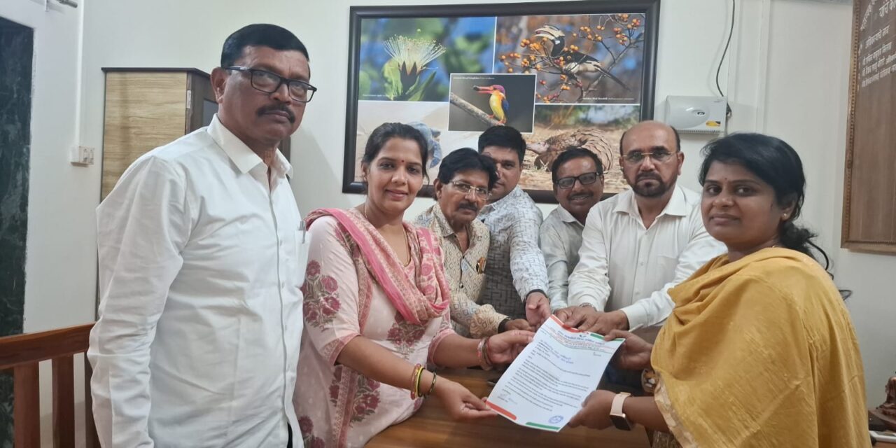 चिपळूण फॉरेस्ट विभागाच्या शासकीय भिंतीवर राजकीय पक्षचिन्ह रंगवले; काँग्रेस आक्रमक, केली कारवाईची मागणी