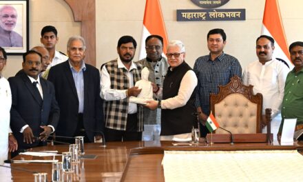 केंद्रीय राज्यमंत्री रामदास आठवले यांची राज्यपाल जिष्णू देव वर्मा यांना सदिच्छा भेट; विविध मागण्या सादर