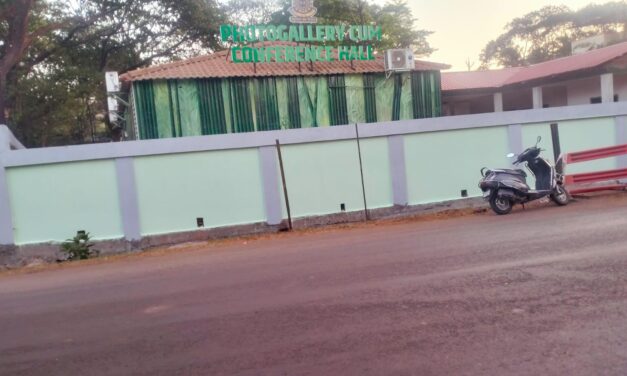 काँग्रेसच्या जबरदस्त दणक्यामुळे चिपळूण मधील “त्या” शासकीय भिंतीने घेतला मोकळा श्वास.. कमळ चिन्ह ताबडतोब हटवले!