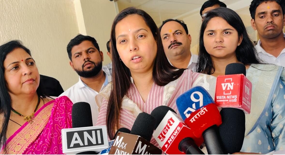 सुनील तटकरे यांच्यावर होणाऱ्या आरोपांना मंत्री आदिती तटकरे यांचा करारा जवाब