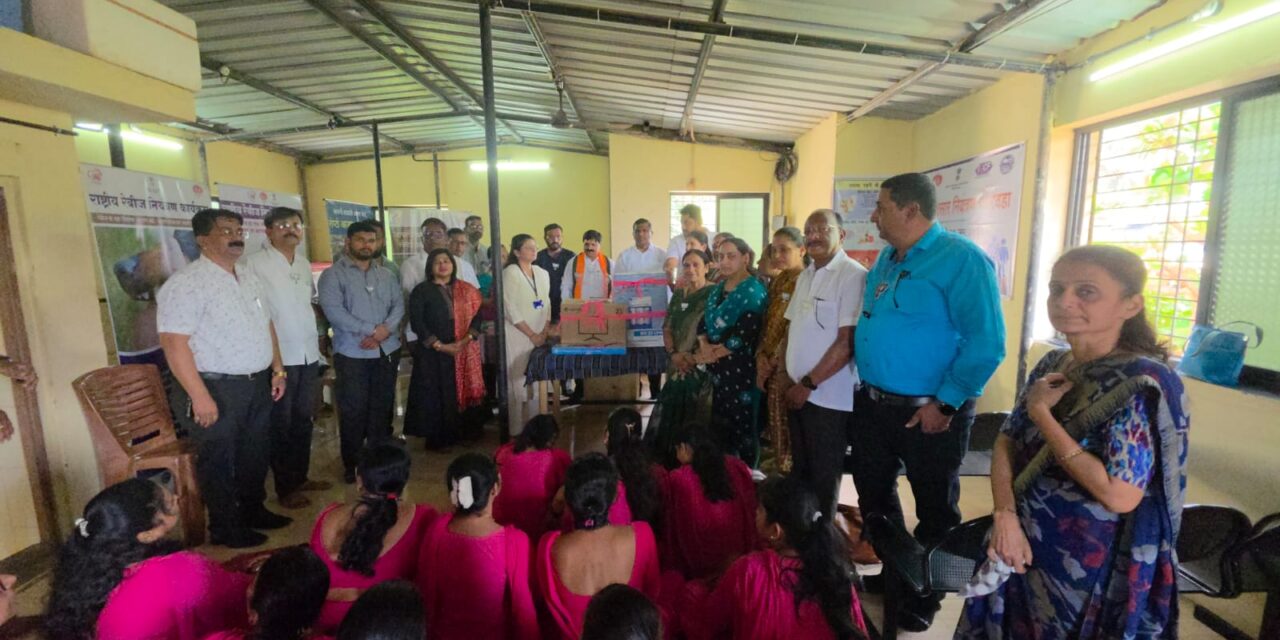 भाजपाच्या स्थापना दिनानिमित्त वडनाका नागरी आरोग्य केंद्राला वॉटर प्युरिफायर आणि संगणक भेट