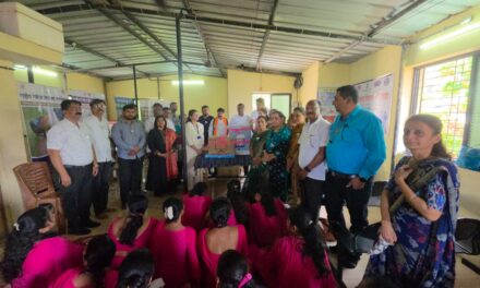 भाजपाच्या स्थापना दिनानिमित्त वडनाका नागरी आरोग्य केंद्राला वॉटर प्युरिफायर आणि संगणक भेट