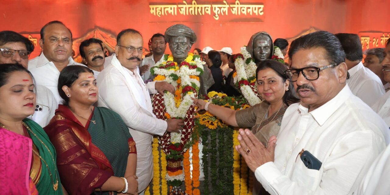 पुण्यातील ऐतिहासिक फुले वाड्याला भेट देऊन काँग्रेस प्रदेशाध्यक्ष हर्षवर्धन सपकाळांचे महात्मा ज्योतिबा फुलेंना अभिवादन.