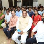 मातोश्रीवर अलिबाग-मुरुड नगरसेवकांची उद्धव ठाकरे यांच्यासोबत बैठक; विकास व संघटनावर भर