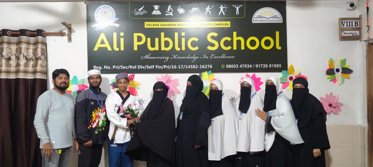 चिपळूणच्या उजेर तांबे याची आंतरराष्ट्रीय तायक्वांदो ब्लॅक बेल्ट परीक्षेत उत्तुंग कामगिरी; महाविद्यालयाचे नाव उंचावले