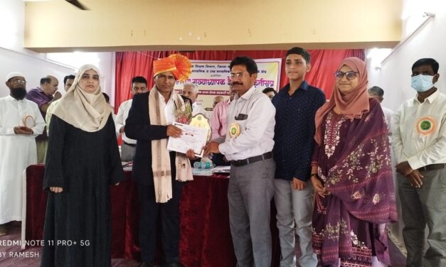 इलाही मुलाणी यांचा गुणवंत मुख्याध्यापक पुरस्काराने गौरव..!