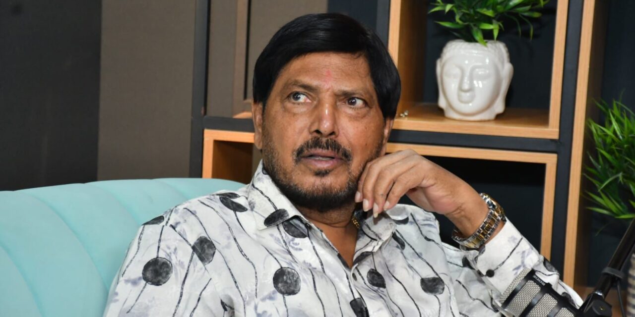 घाटकोपर भीमनगर मध्ये केंद्रीय राज्यमंत्री रामदास आठवले यांच्या उपस्थितीत बुद्धपौर्णिमा महोत्सव