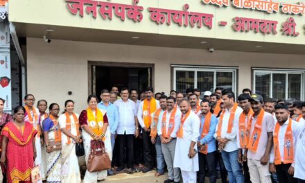 कळमुंडी बौद्धवाडीचाशिवसेना ठाकरे पक्षातजाहीर प्रवेश -आ. भास्करराव जाधव, जिल्हाप्रमुख विक्रांत जाधव यांनी केले स्वागत
