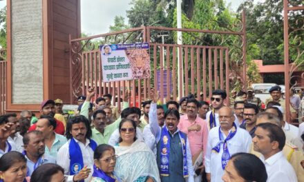 नॅशनल पार्क मधील रेस्क्यु सेंटरमध्ये वन्यप्राण्यांचा मृत्यु संशयास्पद असून या प्रकरणी सखोल चौकशी करा -नॅशनल पार्क गेटवर जीत आठवले यांच्या नेतृत्वात आंदोलन