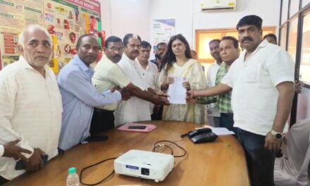 लक्ष्मी ऑर्गॅनिकविरोधातील आंदोलनाचा १२९ वा दिवस आंदोलकांची पर्यावरण मंत्री पंकजा मुंडे यांची भेट  ;