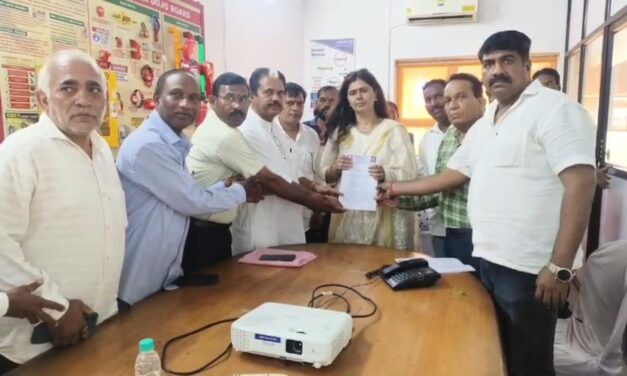 लक्ष्मी ऑर्गॅनिकविरोधातील आंदोलनाचा १२९ वा दिवस आंदोलकांची पर्यावरण मंत्री पंकजा मुंडे यांची भेट  ;
