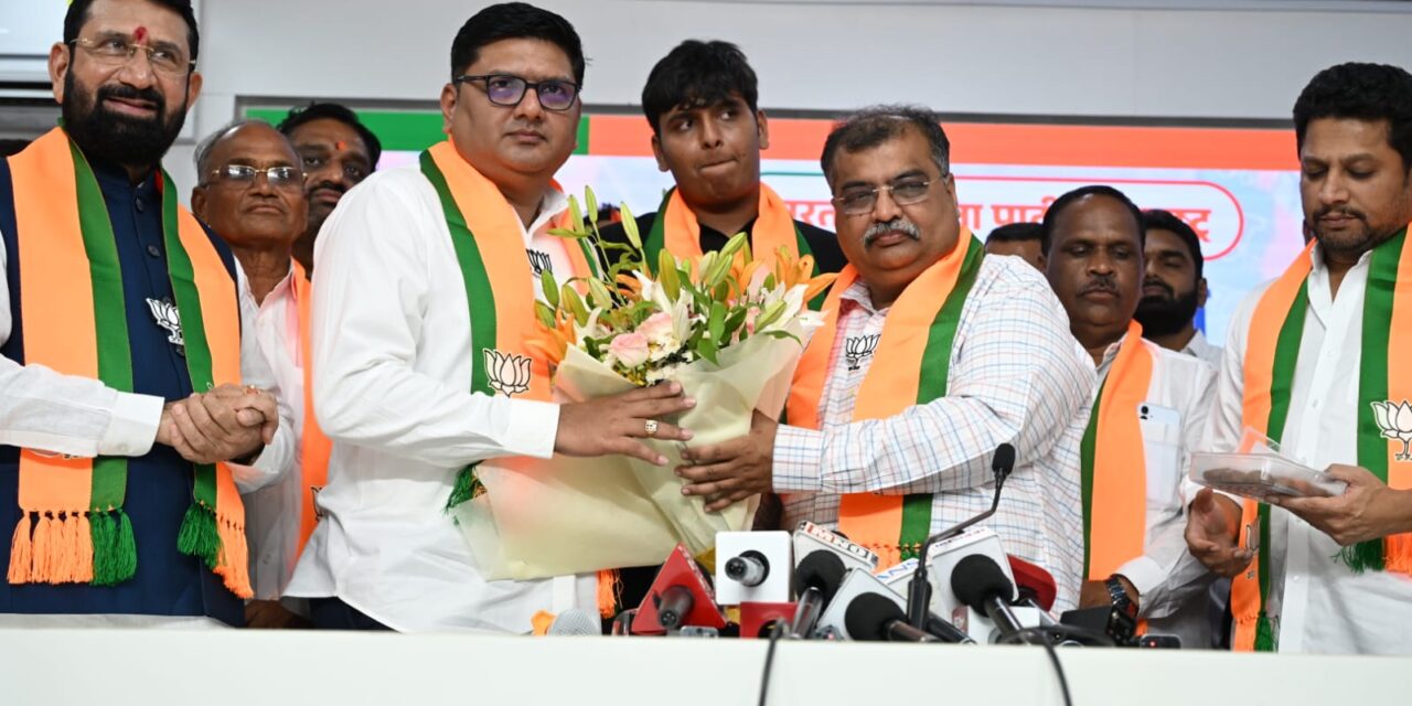 प्राजक्त तनपुरे यांच्यासह राष्ट्रवादी शरद पवार पक्षातील पदाधिकाऱ्यांचा भाजपात प्रवेश