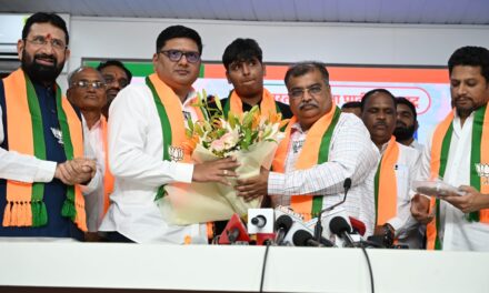 प्राजक्त तनपुरे यांच्यासह राष्ट्रवादी शरद पवार पक्षातील पदाधिकाऱ्यांचा भाजपात प्रवेश
