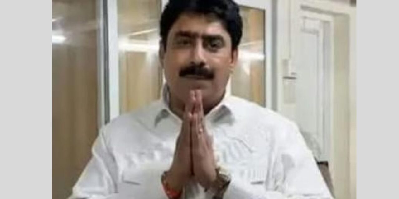 पत्रकारांना शिवीगाळ प्रकरणी संजय दिना पाटील यांची जाहीर माफी; ‘अनवधानाने शब्द निघाले’