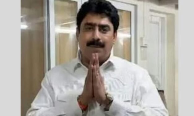 पत्रकारांना शिवीगाळ प्रकरणी संजय दिना पाटील यांची जाहीर माफी; ‘अनवधानाने शब्द निघाले’