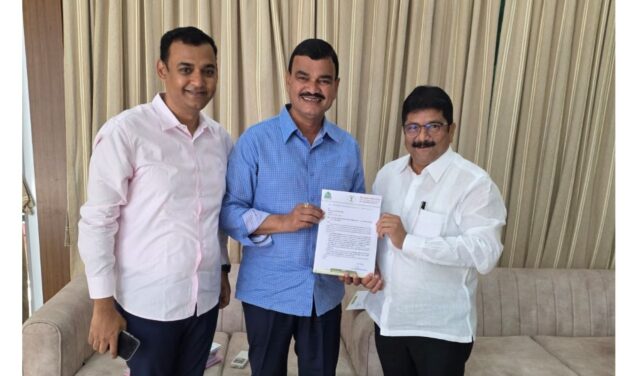 पुण्यश्लोक अहिल्याबाई होळकर कर्जमुक्ती योजनेतील त्रुटी दूर करण्यासाठी आमदार शेखर निकम यांचे निवेदन !