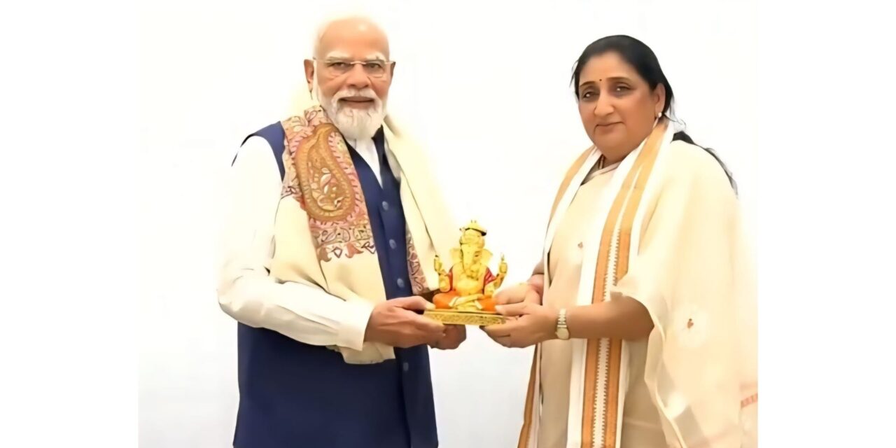 एनडीए बैठकीत सुनेत्रावहिनी पवार यांची उपस्थिती; पंतप्रधान नरेंद्र मोदी यांची सदिच्छा भेट