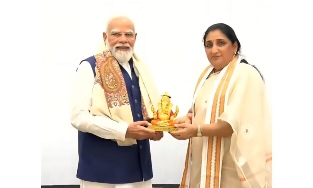 एनडीए बैठकीत सुनेत्रावहिनी पवार यांची उपस्थिती; पंतप्रधान नरेंद्र मोदी यांची सदिच्छा भेट