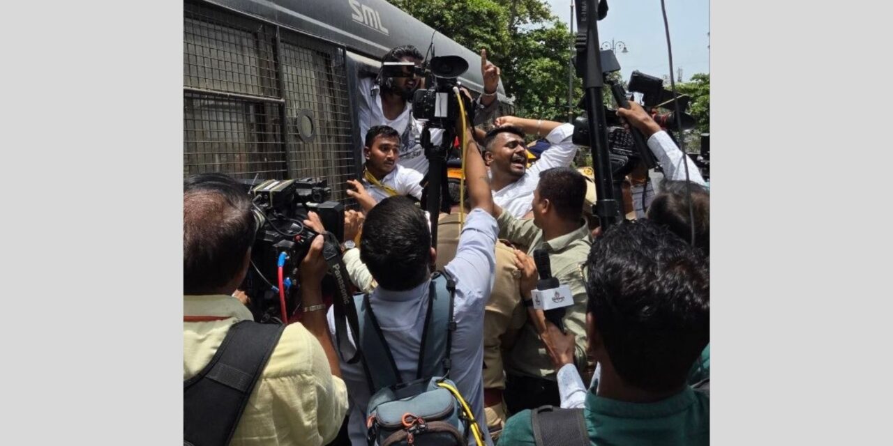 NEET पेपर लीक प्रकरणी शिक्षण मंत्र्यांच्या राजीनाम्याच्या मागणीसाठी मंत्रालयावर मोर्चा