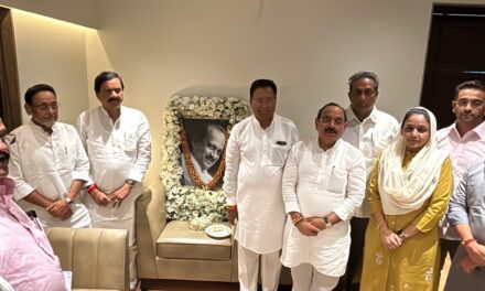 अनिकेत तटकरे बिनविरोध विजयी : सुनील तटकरेंकडून अजितदादांना अभिवादन..
