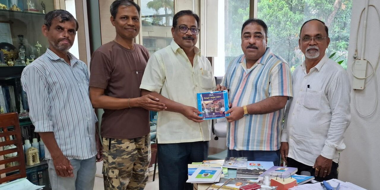 श्री परशुराम सान्निध्य निसर्ग पर्यटन केंद्राकडून विभा अरविंद ग्रंथालयाला पुस्तक संच भेट…