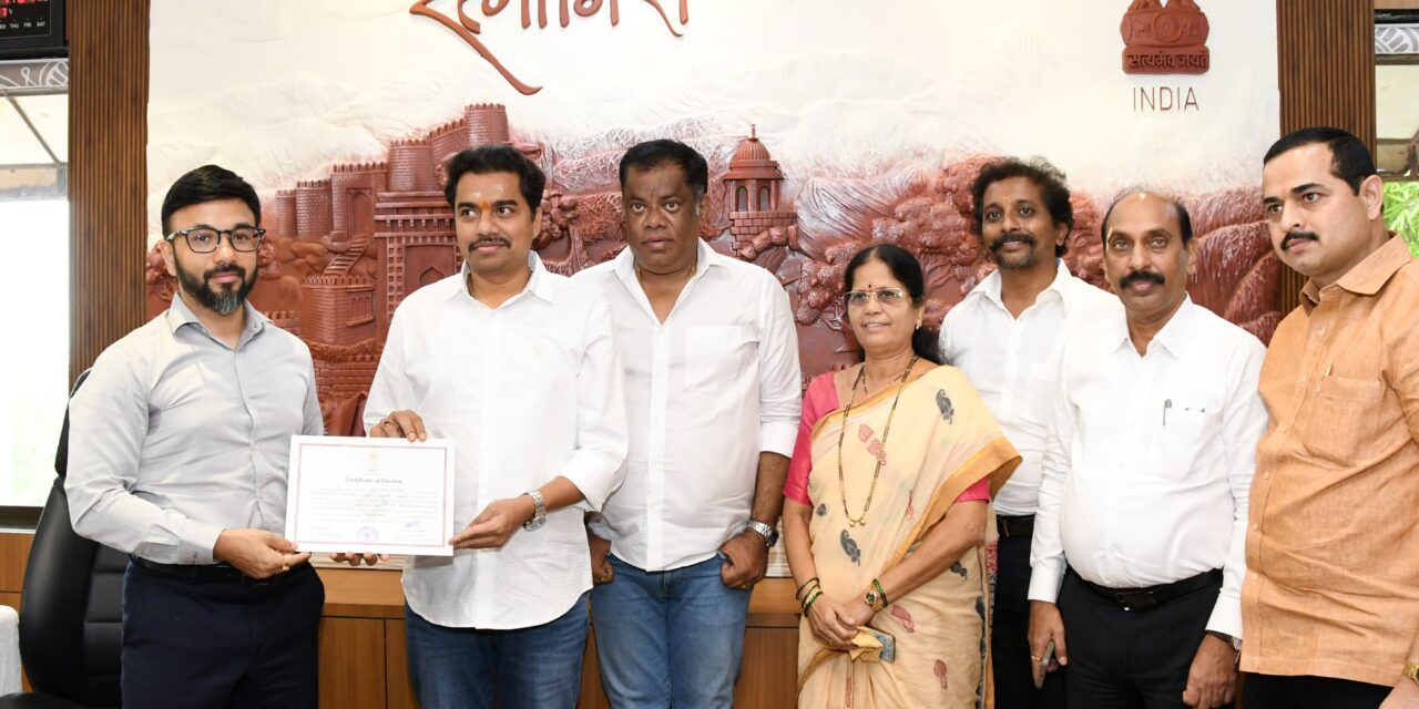 रायगड-रत्नागिरी-सिंधुदूर्ग स्थानिक प्राधिकारी मतदारसंघातील निवडणूकविधानपरिषद सदस्य निवडीचे अनिकेत तटकरे यांना प्रमाणपत्र