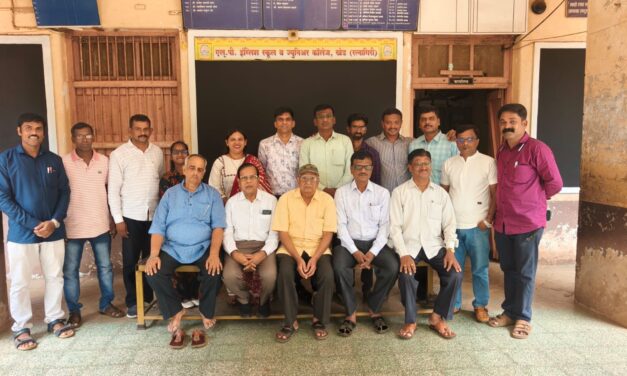 वर्षे सरली, काळ बदलला,पण मैत्रीचे नाते आजही तितकेच घट्ट ! एल.पी.इंग्लिश स्कूलच्या माजी विद्यार्थ्यांचा स्नेहमेळावा
