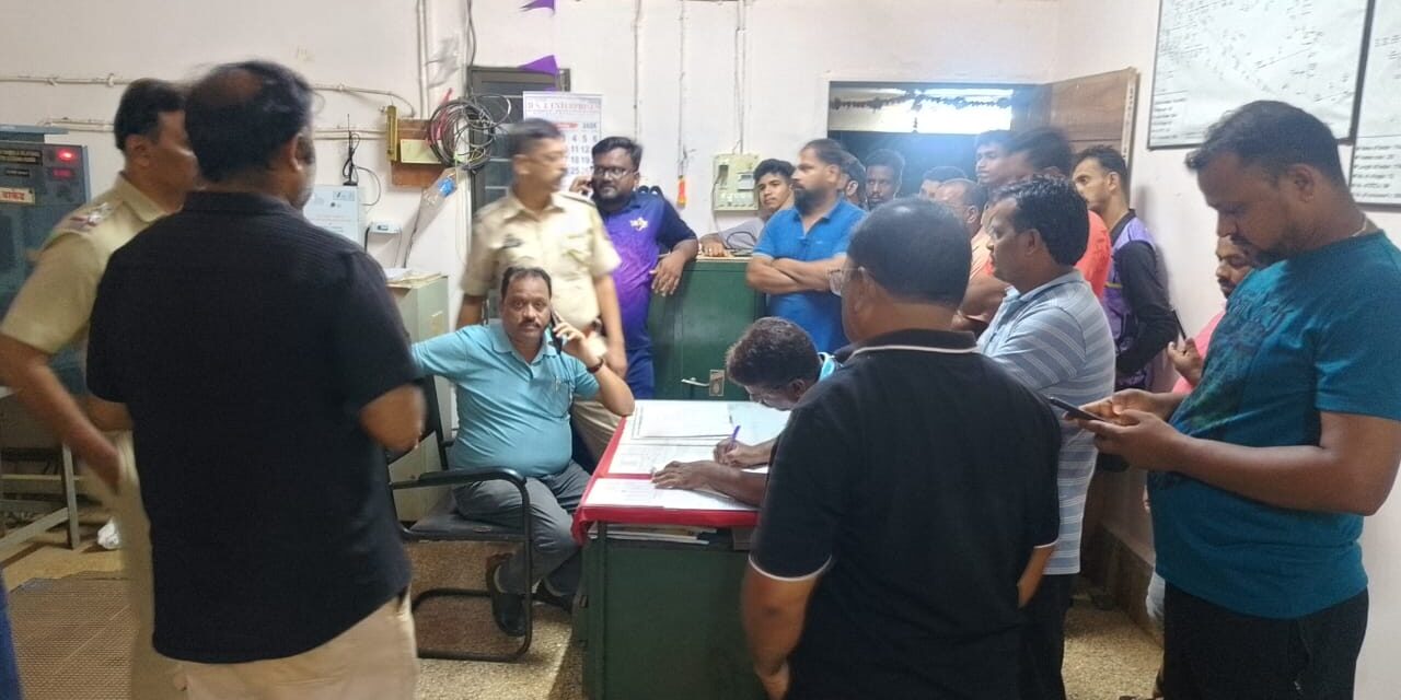 वारंवार खंडित होणाऱ्या वीजपुरवठ्यामुळे नागरिक त्रस्त; दीड तास कार्यालयात ठिय्या आंदोलन