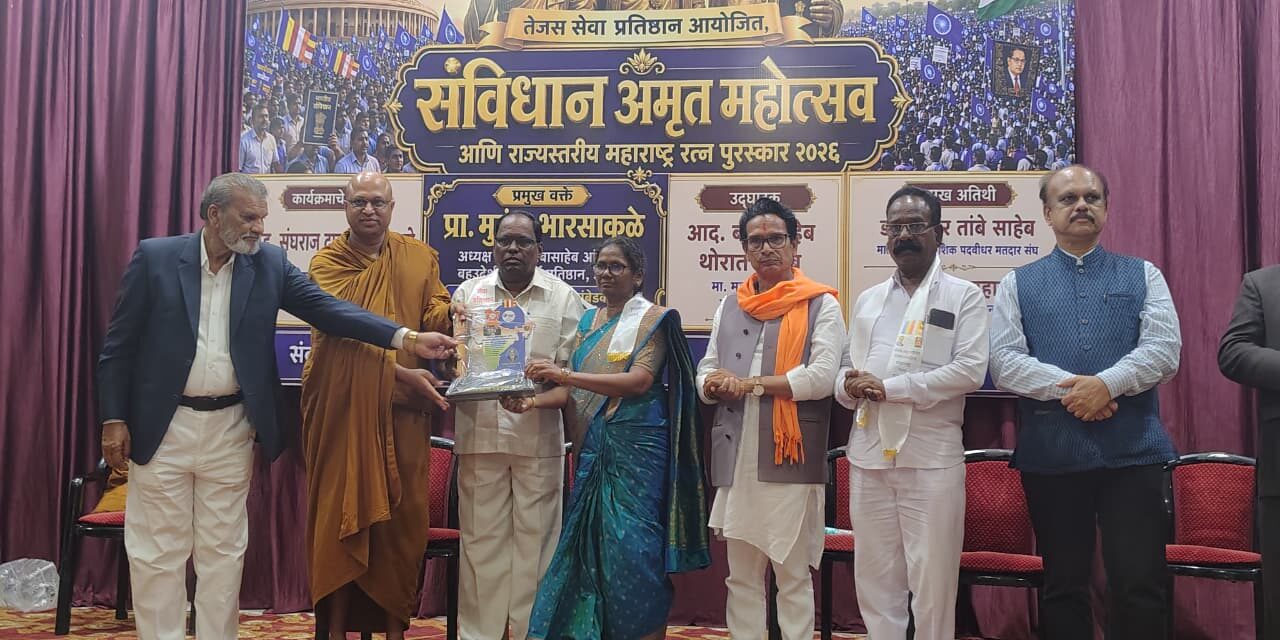 चरवेली गावचे सामाजिक कार्यकर्ते प्रकाश सावंत यांना महाराष्ट्ररत्न पुरस्कार प्रदान !