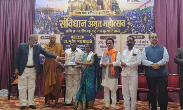चरवेली गावचे सामाजिक कार्यकर्ते प्रकाश सावंत यांना महाराष्ट्ररत्न पुरस्कार प्रदान !