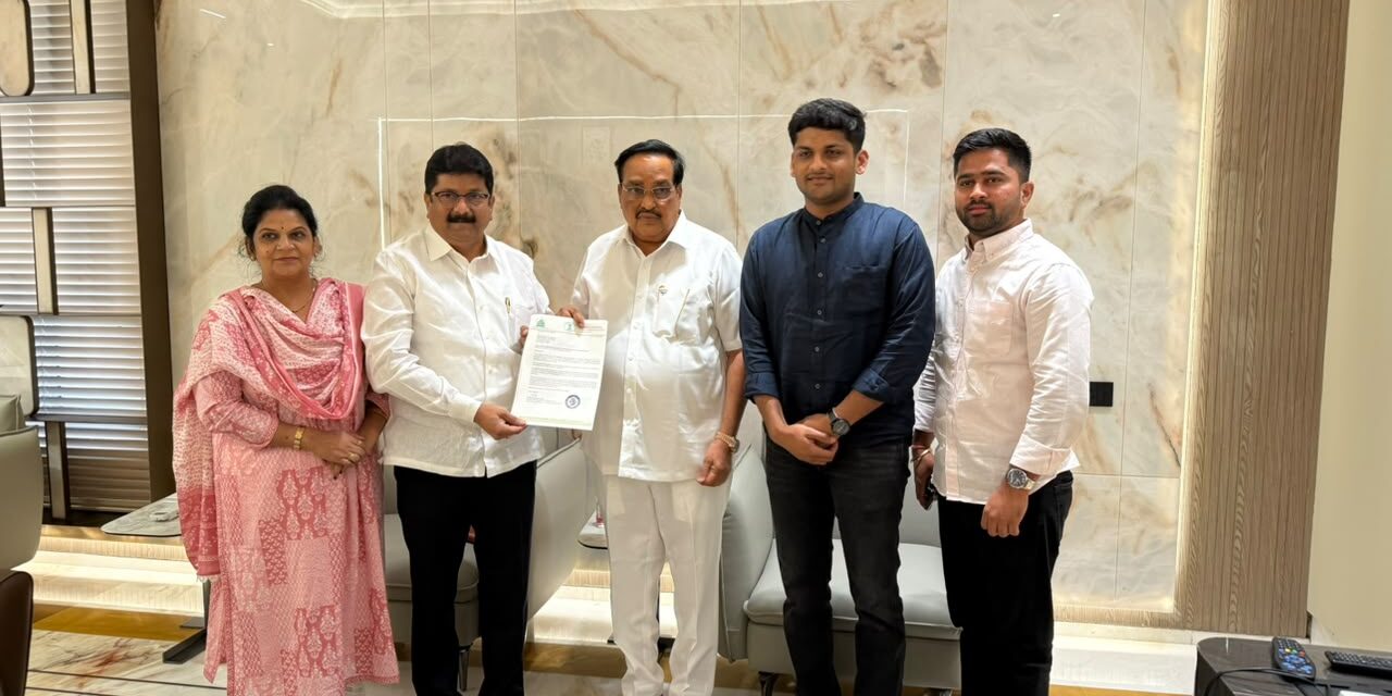 केंद्रीय जलशक्ती मंत्री श्री. सी. आर. पाटील यांची सुरत,गुजरात येथे आमदार शेखर निकम यांची सदिच्छा भेट…