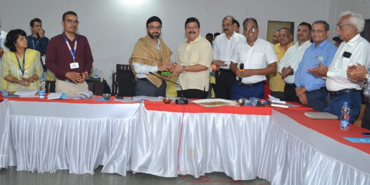 जिल्हा उद्योग मित्र समितीच्या सभेत जिल्हाधिकारी मनुज जिंदाल यांचा सत्कार …