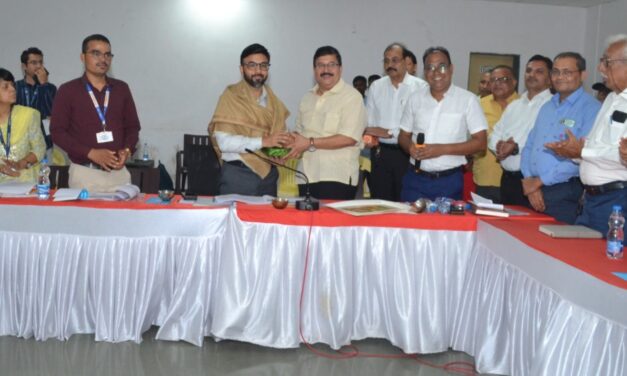 जिल्हा उद्योग मित्र समितीच्या सभेत जिल्हाधिकारी मनुज जिंदाल यांचा सत्कार …