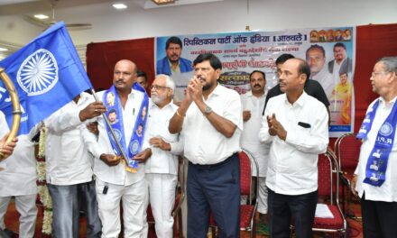 सर्व गट बरखास्त करून एकच रिपब्लिकन पक्ष उभा करा – केंद्रीय राज्यमंत्री रामदास आठवले