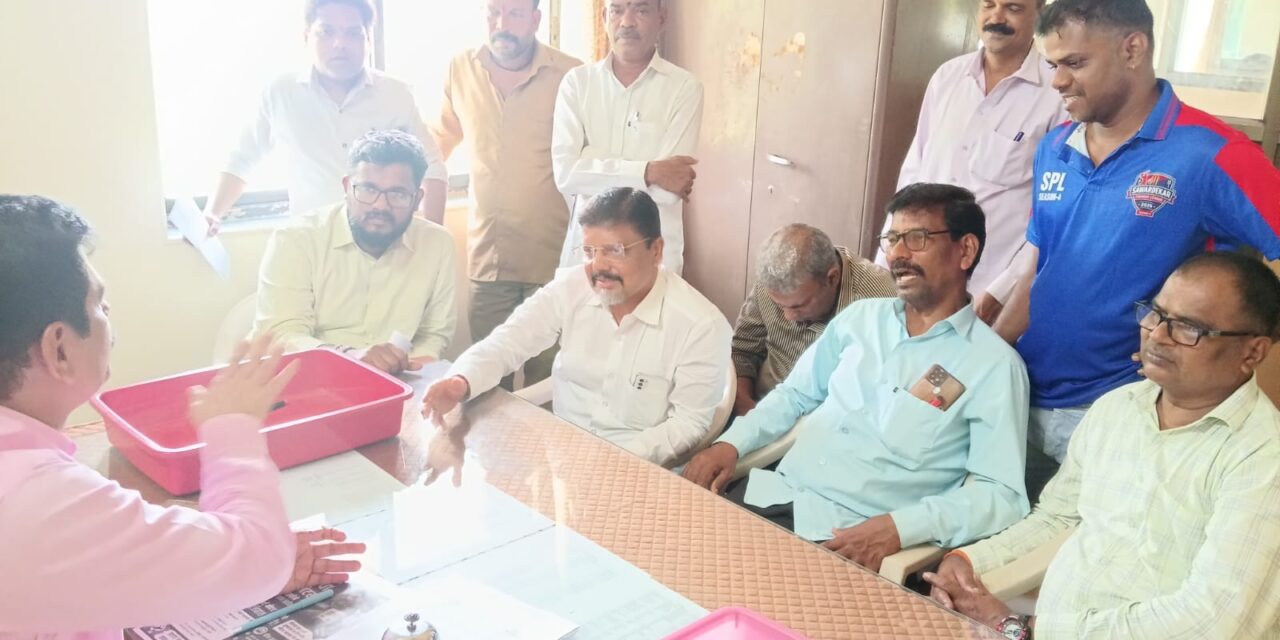 स्मार्ट मीटरच्या सक्तीविरोधात सावर्डे शिवसेनेची महावितरणवर धडक; “जनतेला विश्वासात न घेता मीटर बसवले तर शिवसेना स्टाईलने उत्तर!”