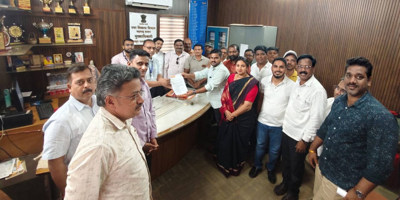 गोवळकोटच्या खाऱ्या पाण्याच्या प्रश्नावर शिवसेनेची नगरपालिकेत धडक; “नागरिकांना स्वच्छ पाणी द्या, कारणे नकोत”
