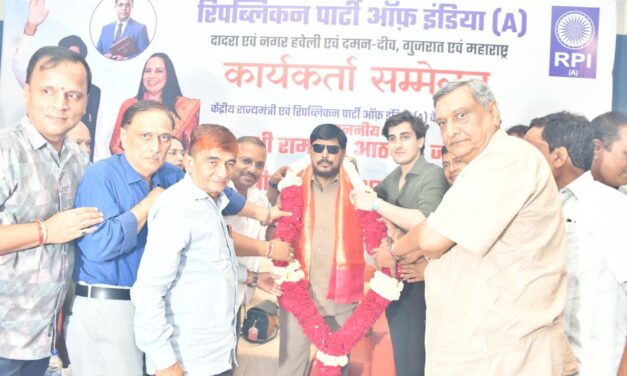 अन्यायाविरुद्ध हाती दगड उचलणाऱ्या कार्यकर्त्यांनी आता सहकार क्षेत्रात उतरावे –  केंद्रीय राज्यमंत्री रामदास आठवले
