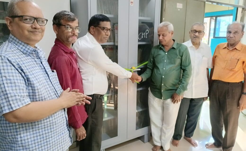 कै. प्रभाकर नारायण पाटेकर यांच्या स्मरणार्थ विभा अरविंद ग्रंथालयाला कपाटांची भेट; उद्घाटन संपन्न