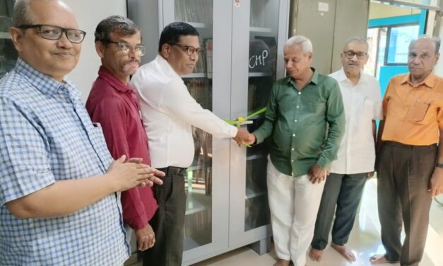 कै. प्रभाकर नारायण पाटेकर यांच्या स्मरणार्थ विभा अरविंद ग्रंथालयाला कपाटांची भेट; उद्घाटन संपन्न