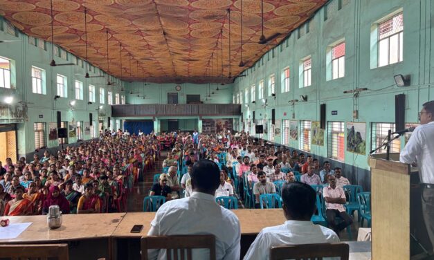 सावर्डे विद्यालयात पालक संवाद सभा उत्साहात संपन्न  ; शिक्षक व पालकांच्या सहकार्याने संस्कारक्षम विद्यार्थी घडवूया – प्राचार्य राजेंद्र वारे